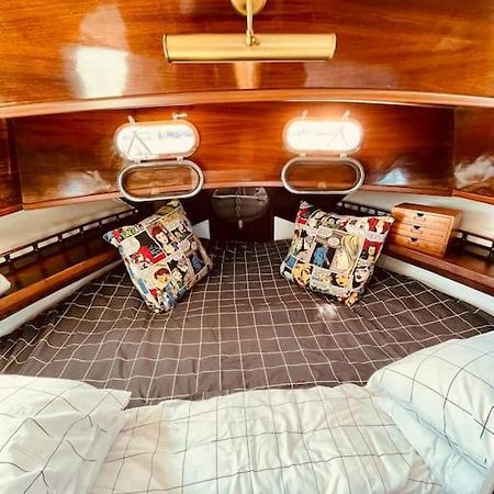 Hotel Vintage Classic 70S Boat! Sant Adria de Besos Exterior foto