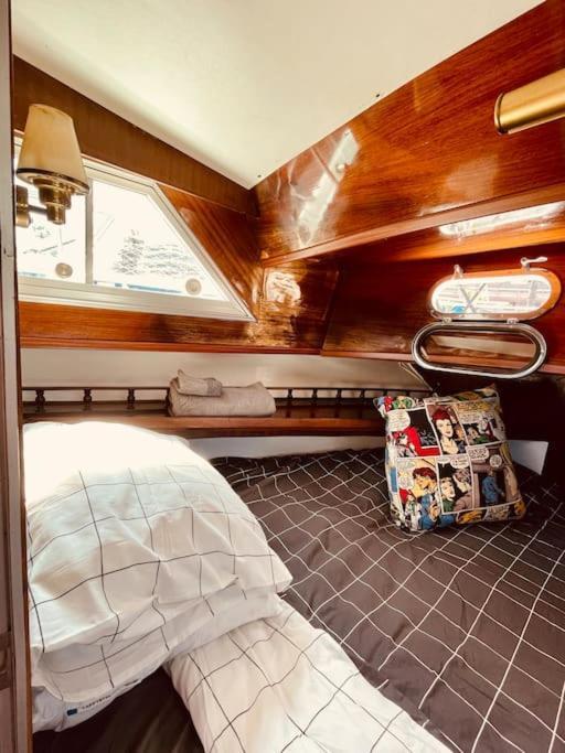 Hotel Vintage Classic 70S Boat! Sant Adria de Besos Exterior foto