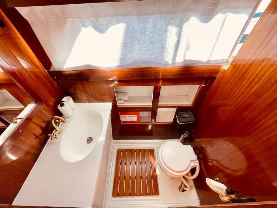 Hotel Vintage Classic 70S Boat! Sant Adria de Besos Exterior foto