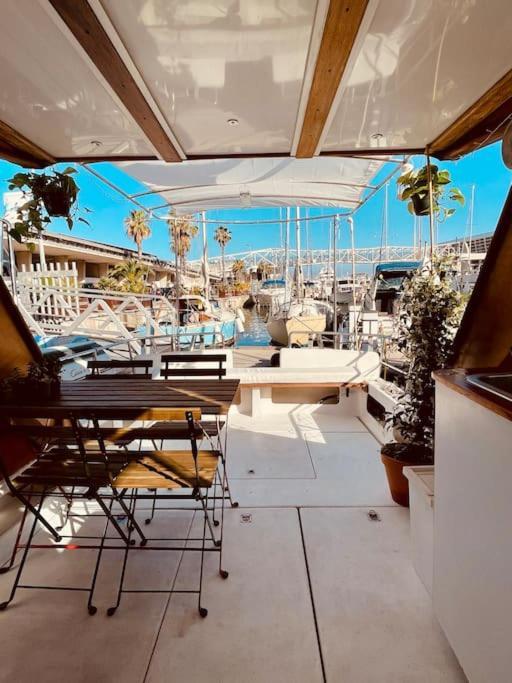 Hotel Vintage Classic 70S Boat! Sant Adria de Besos Exterior foto