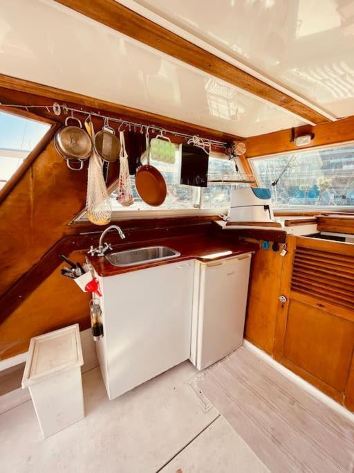 Hotel Vintage Classic 70S Boat! Sant Adria de Besos Exterior foto