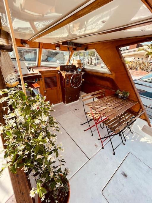 Hotel Vintage Classic 70S Boat! Sant Adria de Besos Exterior foto