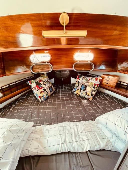 Hotel Vintage Classic 70S Boat! Sant Adria de Besos Exterior foto