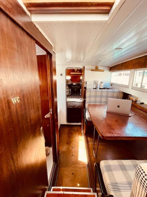 Hotel Vintage Classic 70S Boat! Sant Adria de Besos Exterior foto