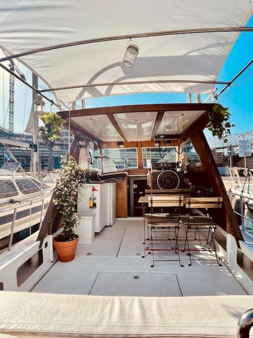 Hotel Vintage Classic 70S Boat! Sant Adria de Besos Exterior foto