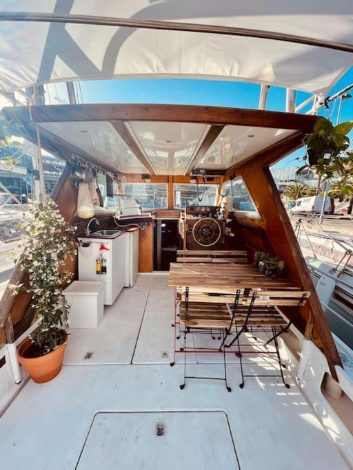 Hotel Vintage Classic 70S Boat! Sant Adria de Besos Exterior foto